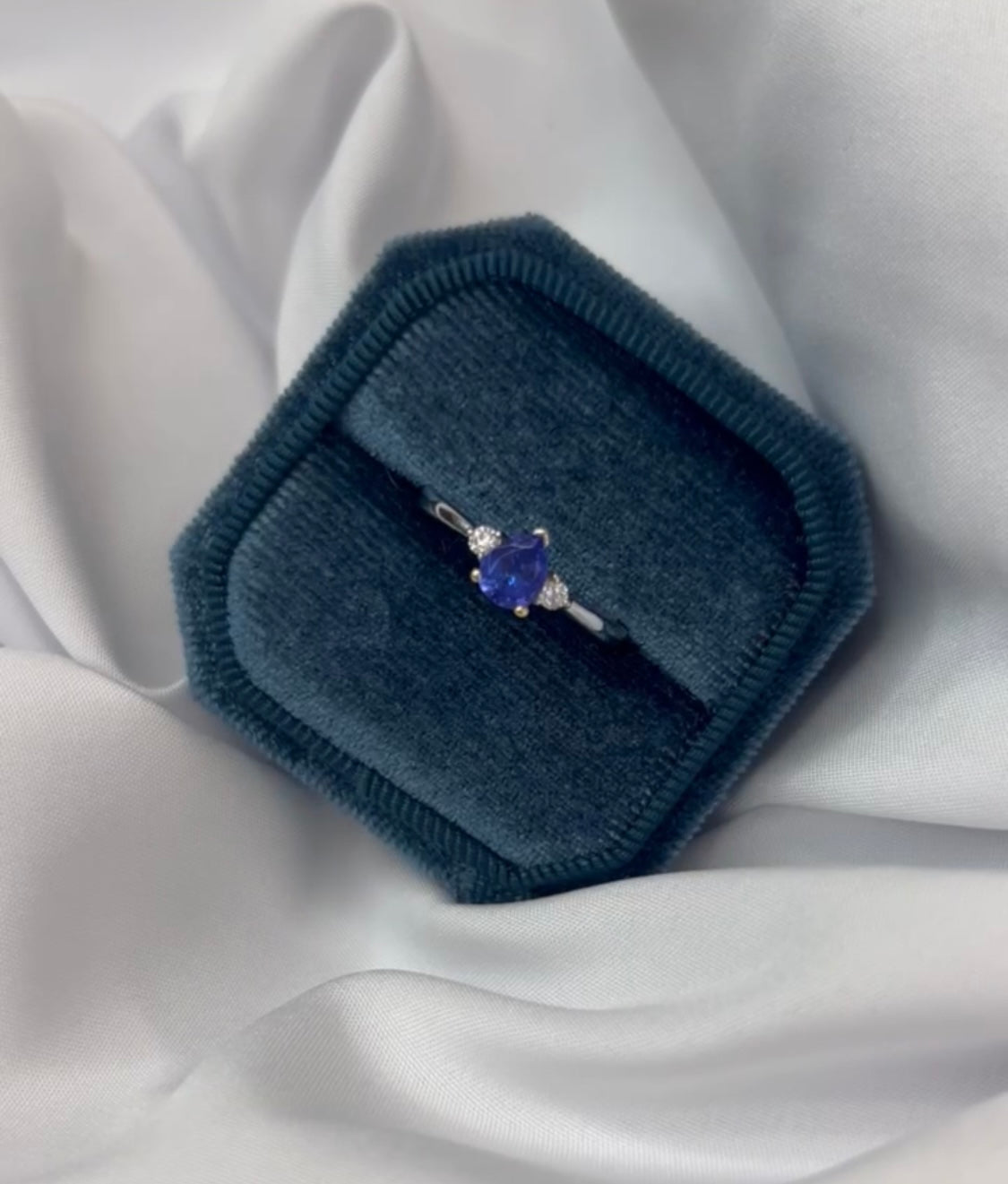 18ct White Gold Pear-Cut Tanzanite & Diamond Ring